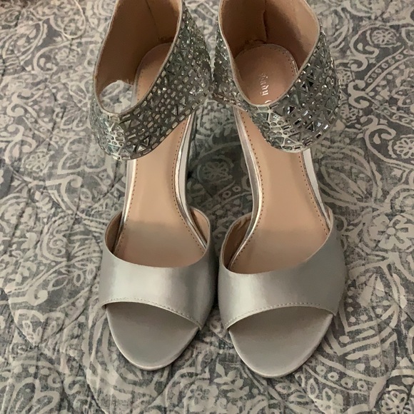 Silver sparkly heels - Picture 2 of 6